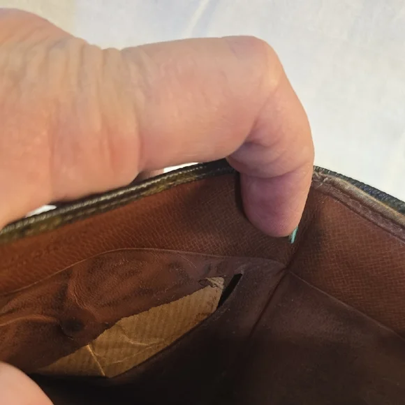 Louis Vuitton Black and Gold Monogram Wallet - Picture 5 of 9